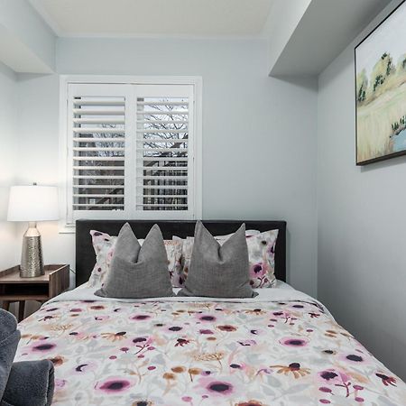 4975 Southampton Drive Hotel Mississauga Luaran gambar